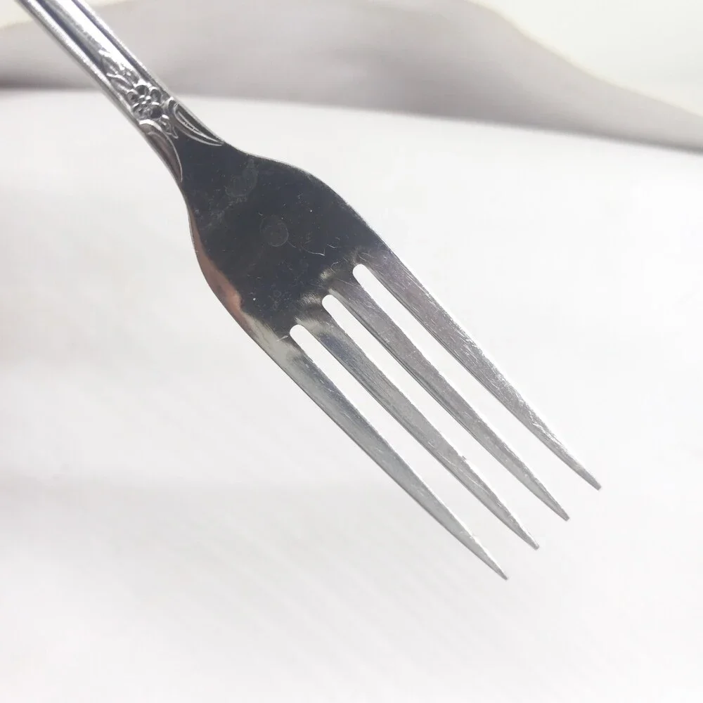 Oneida / WM A Rogers Fenway Stainless Steel Dinner Fork-Floral-Glossy-Daydream